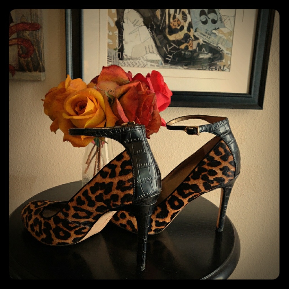 Cheetah print pump